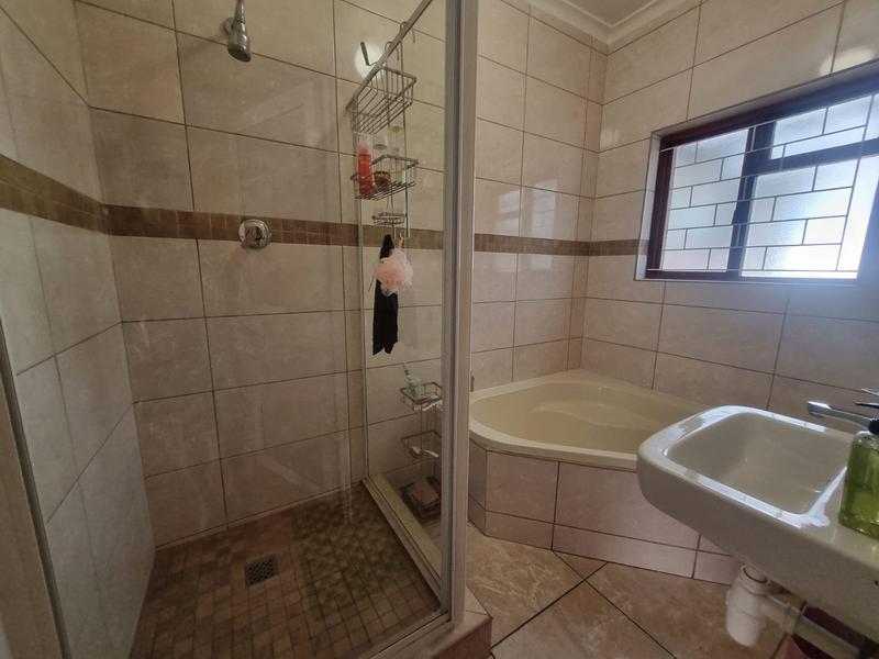 4 Bedroom Property for Sale in Goodwood Central Western Cape